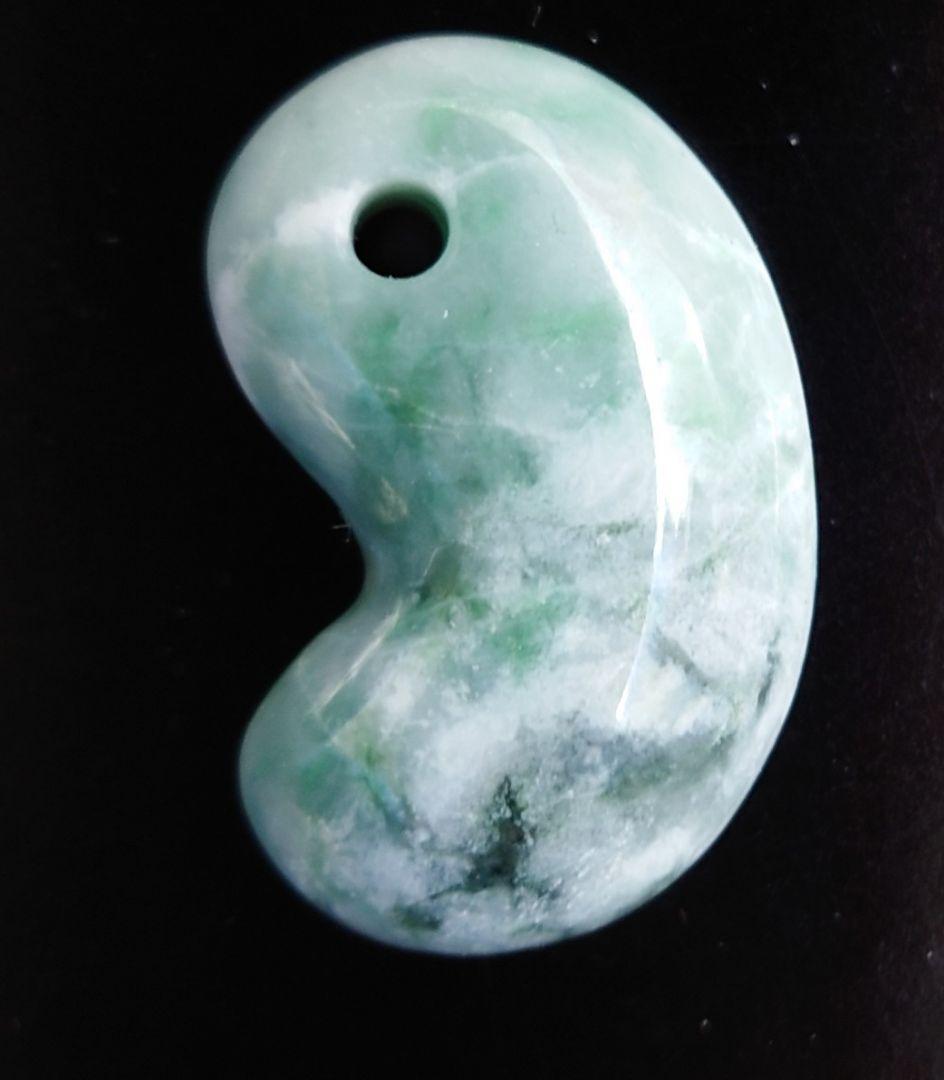 糸井川翡翠　勾玉
