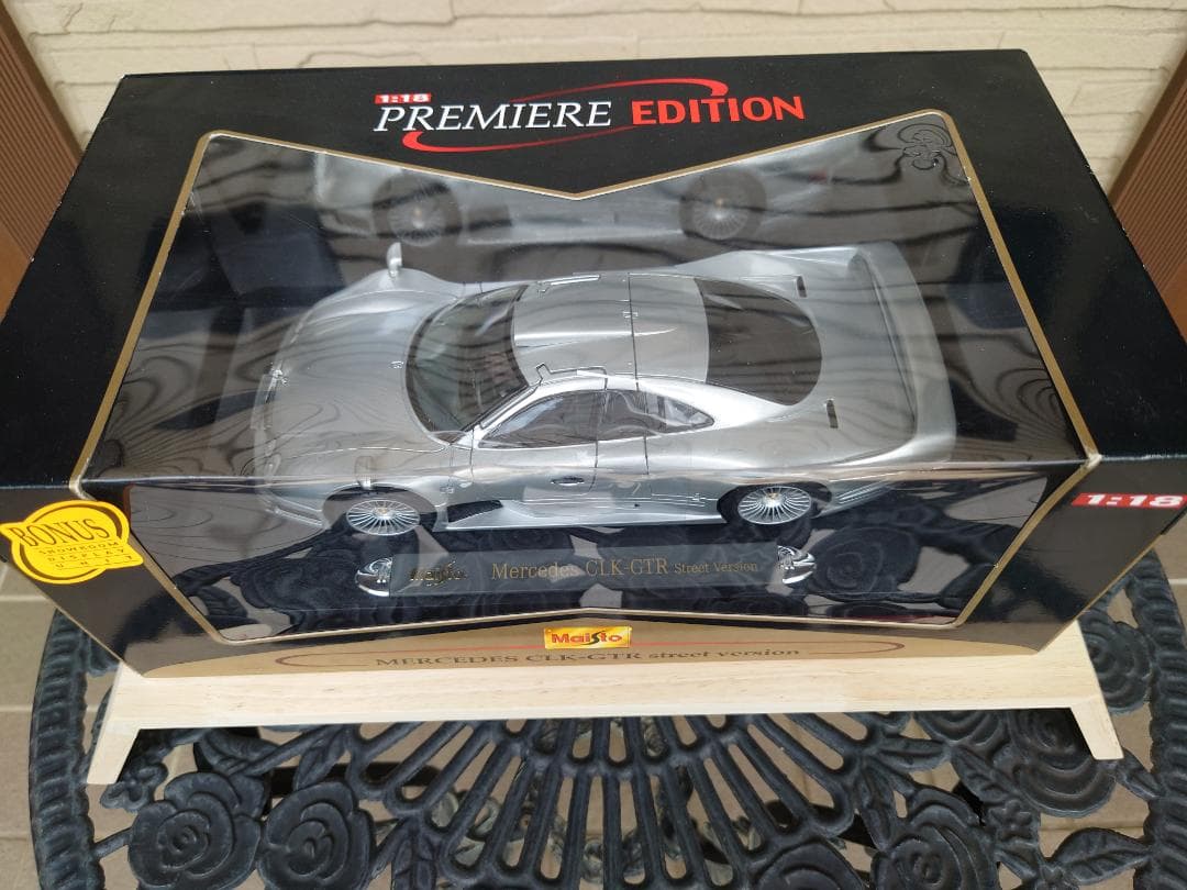 1/18 Maisto(マイスト) メルセデスCLK-GTRストリートバージョン
