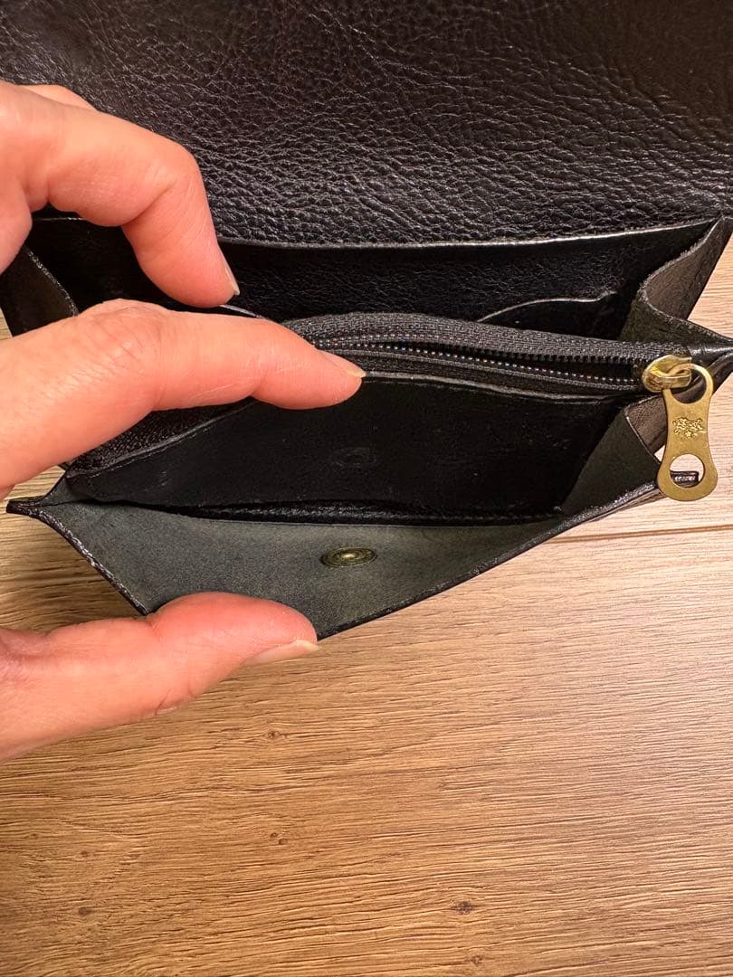 IL BISONTE ブラック二つ折り財布