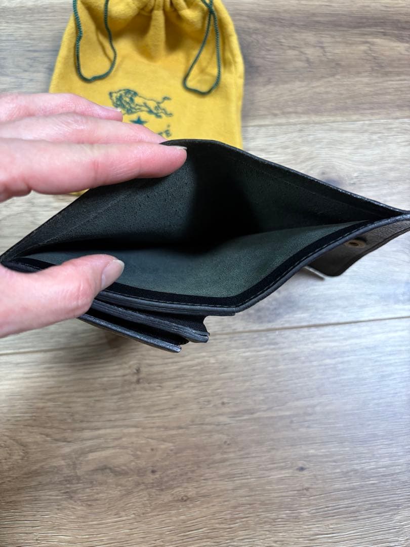 IL BISONTE ブラック二つ折り財布