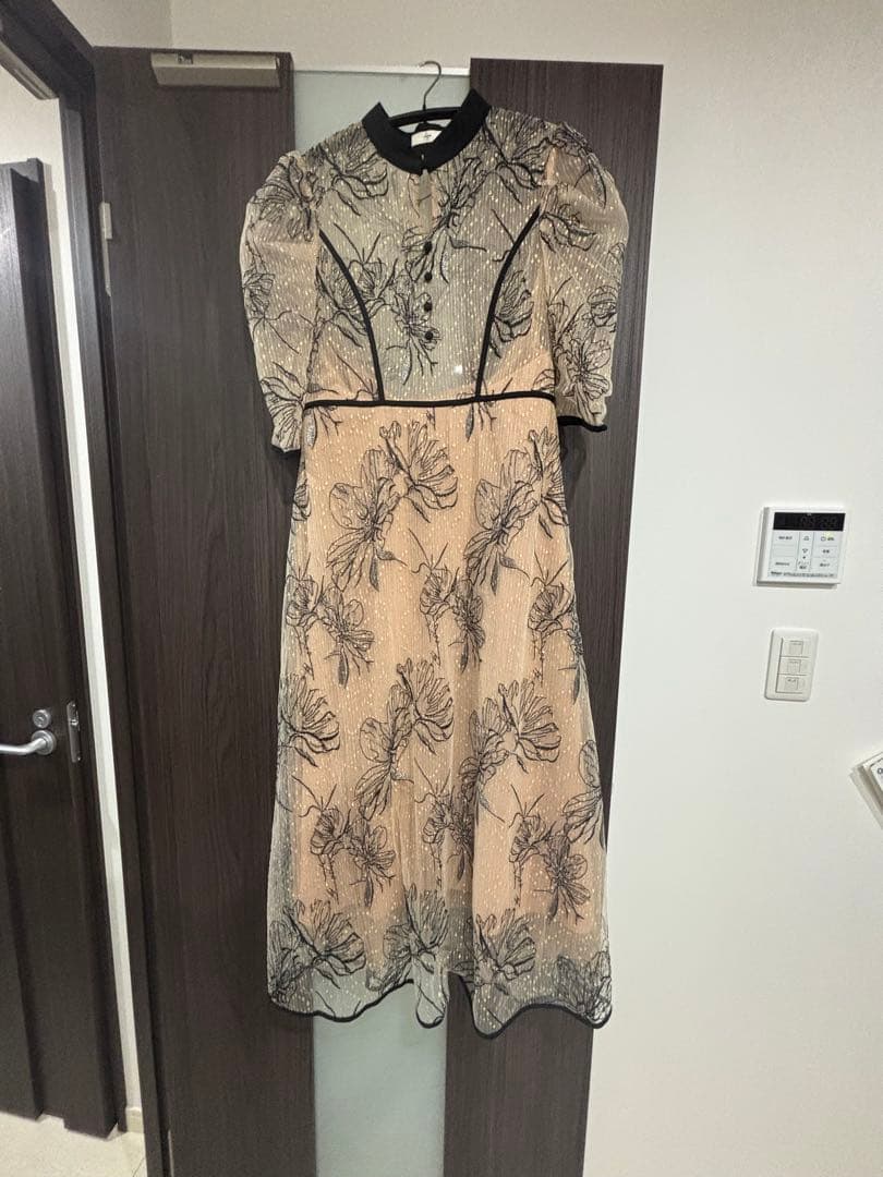 【leja】パイピングハイネック花柄ラメレースワンピースドレス