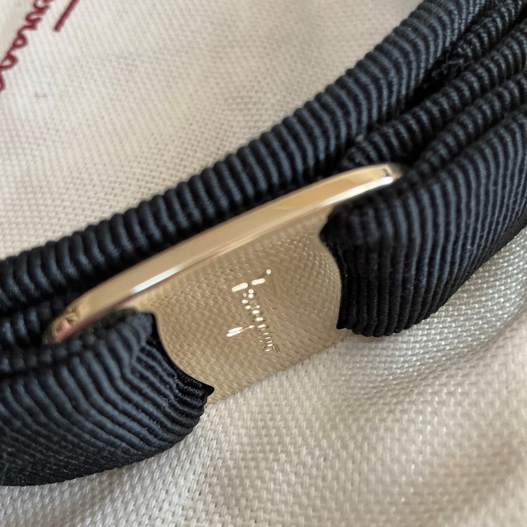 【極美品】フェラガモ カチューシャ 黒 ブラック