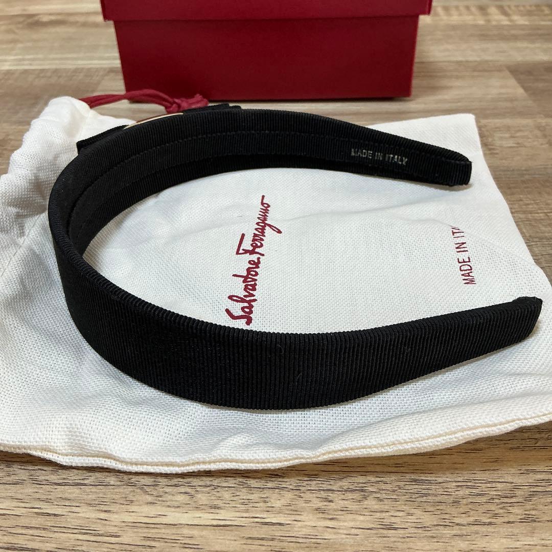 【極美品】フェラガモ カチューシャ 黒 ブラック