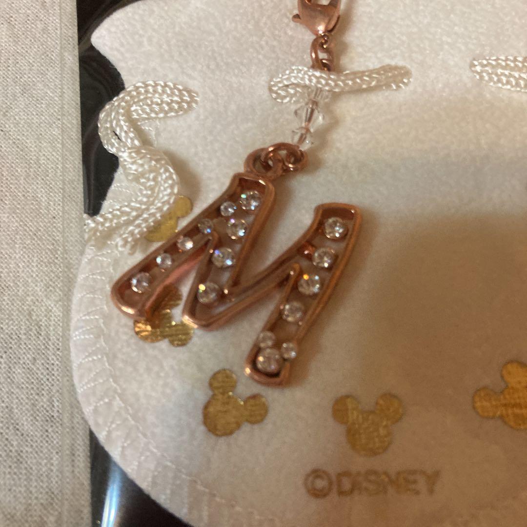 ミッキーマウス　スワロフスキー　M チャーム　ディズニーストア　新品未使用