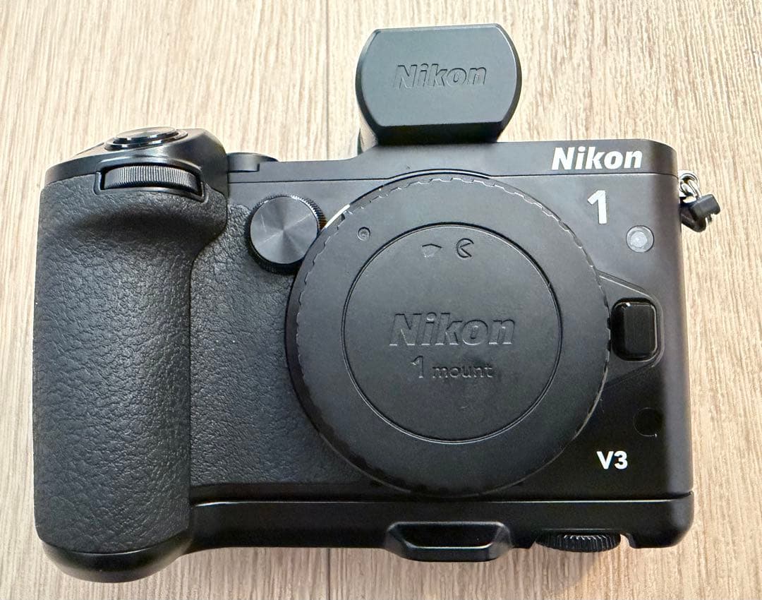 ニコンNikon1 v3 プレミアムキット　標準レンズ、ズームレンズ、おまけつき