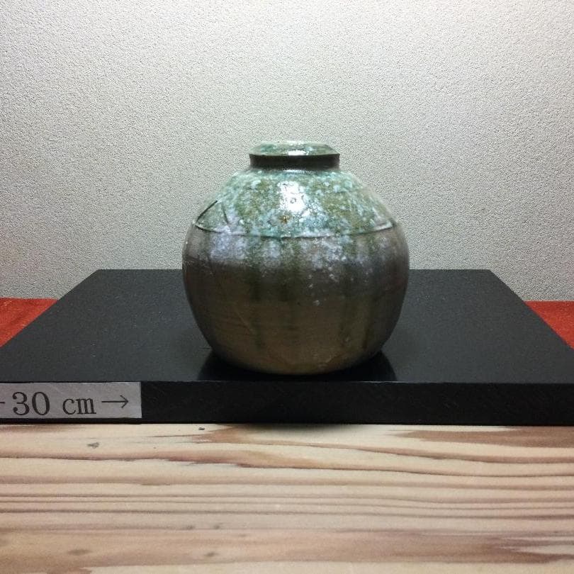 陶芸　手作り陶器　うずくまる花入れ