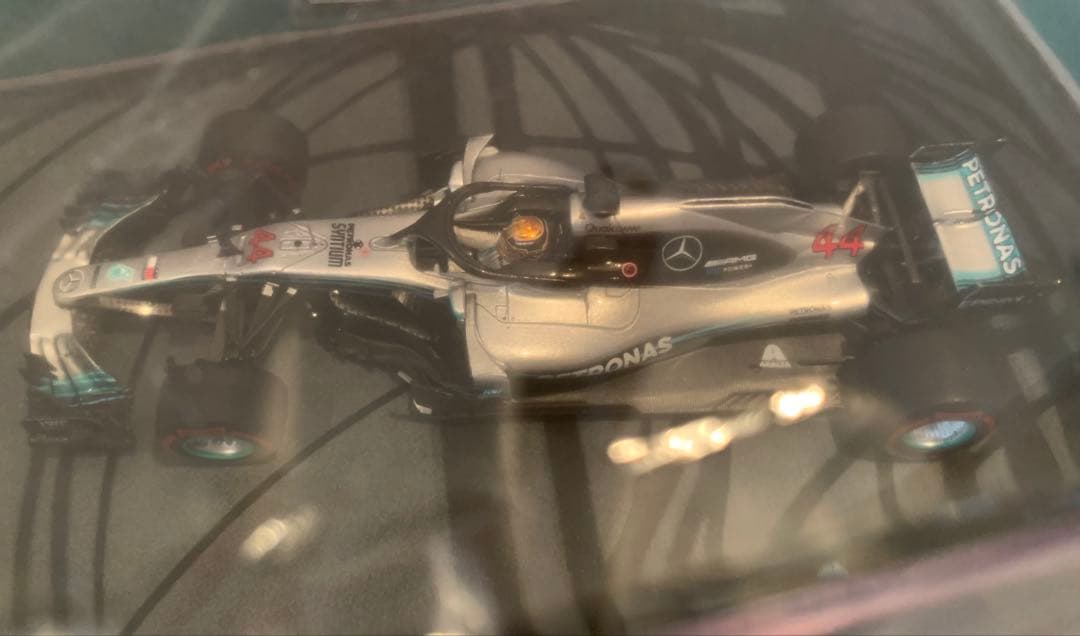 ドーナツターンマーク付き1/43 メルセデスAMG F1 W09 L.ハミルトン