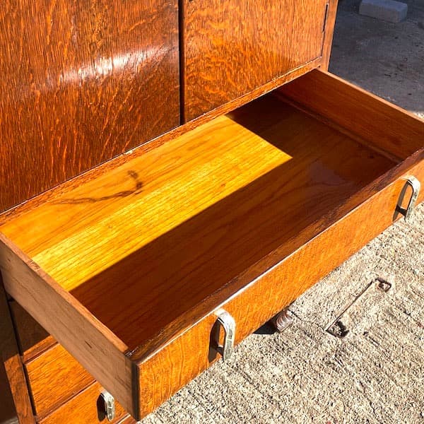 イギリスアンティーク　4段チェスト　キャビネット　サイドボード