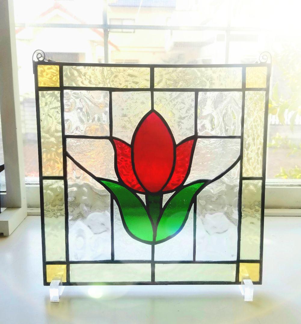 ステンドグラス　チューリップモチーフのパネル(スタンド付)