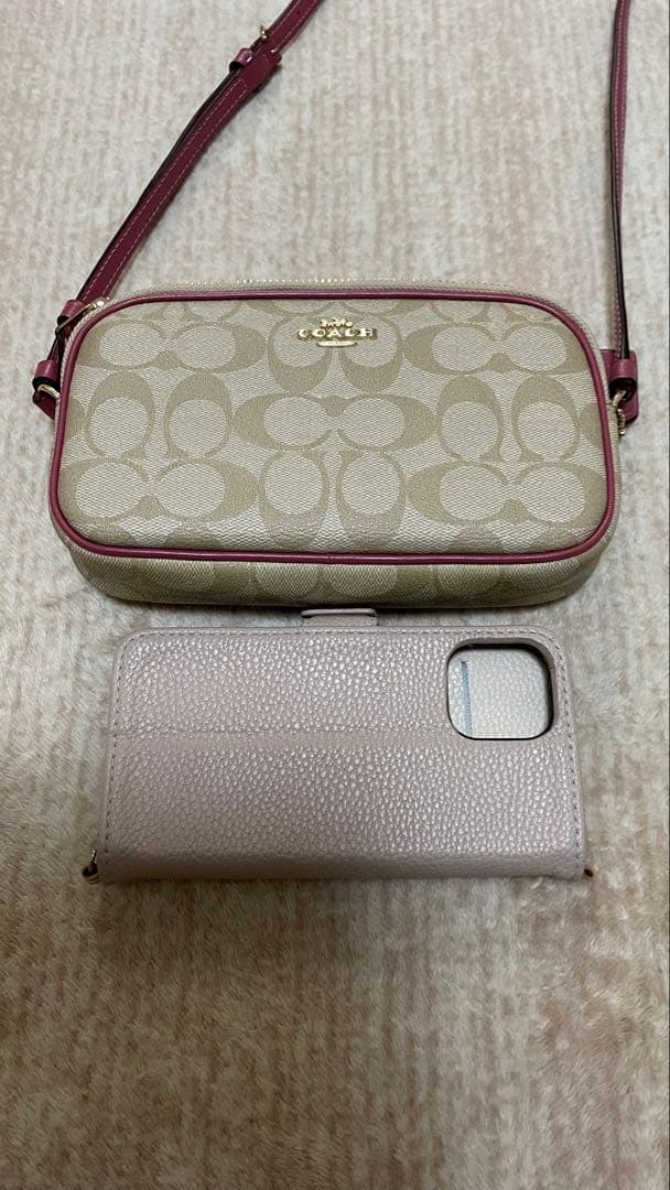 13日限定お値下げ【COACH スマホショルダーバッグ ベージュ/ピンク】