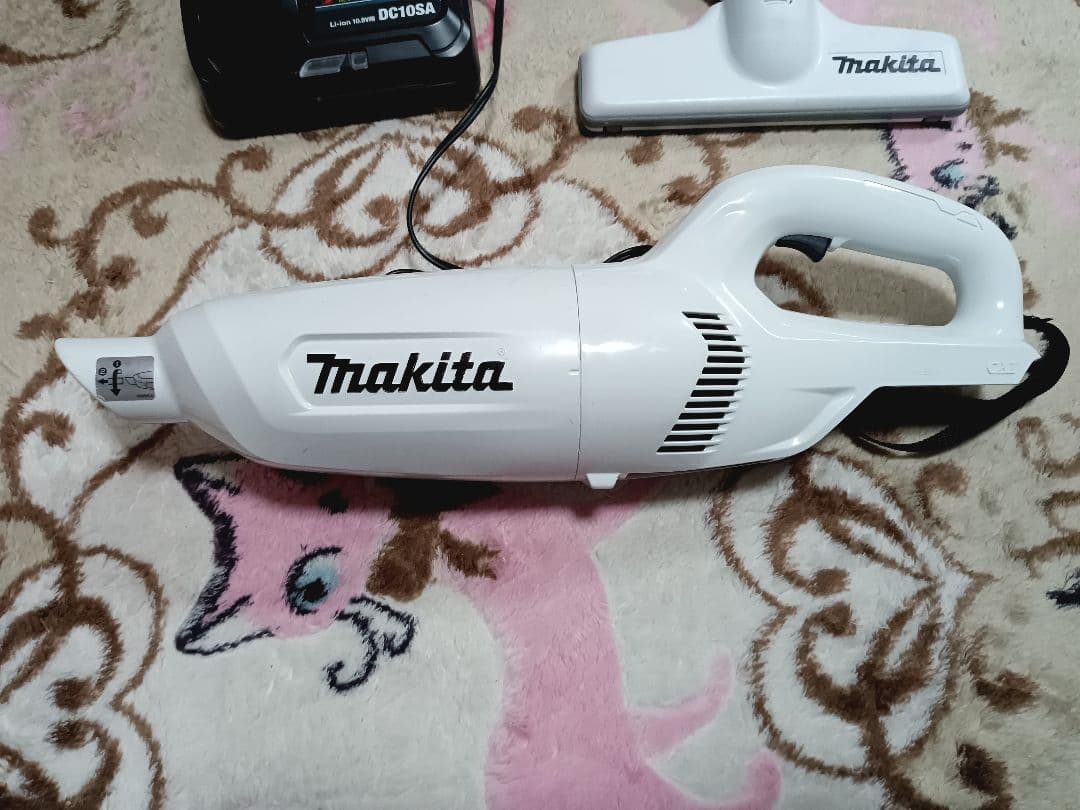 マキタ CL106FD 充電式クリーナー　バッテリー、充電器付