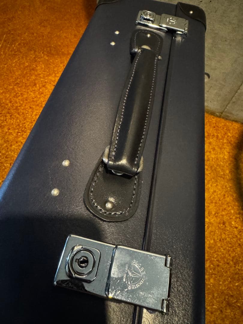 超美品　グローブトロッター　ネイビー 2輪　キャリーケース