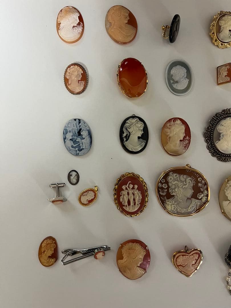 ジ*ン様 カメオブローチまとめ売り　総重量330g