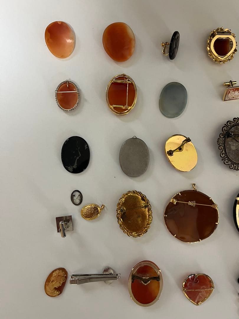 ジ*ン様 カメオブローチまとめ売り　総重量330g