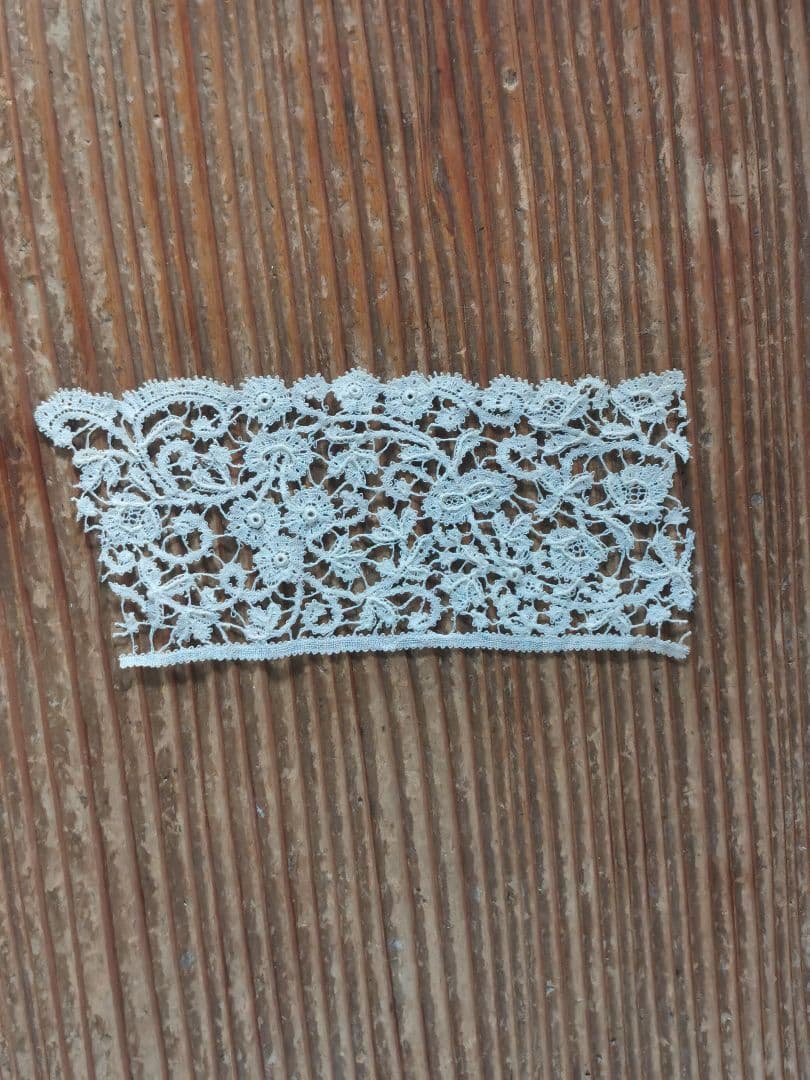 アンティークベルギー ロザリンペルレ 薔薇と小花のレース ニードル刺繍 額装品