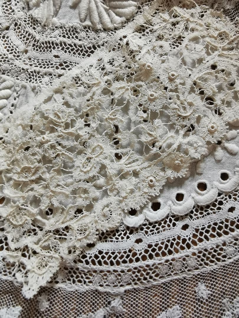 アンティークベルギー ロザリンペルレ 薔薇と小花のレース ニードル刺繍 額装品