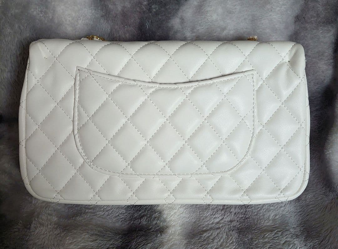 【美品】CHANEL ノベルティホワイトキルティングバッグ