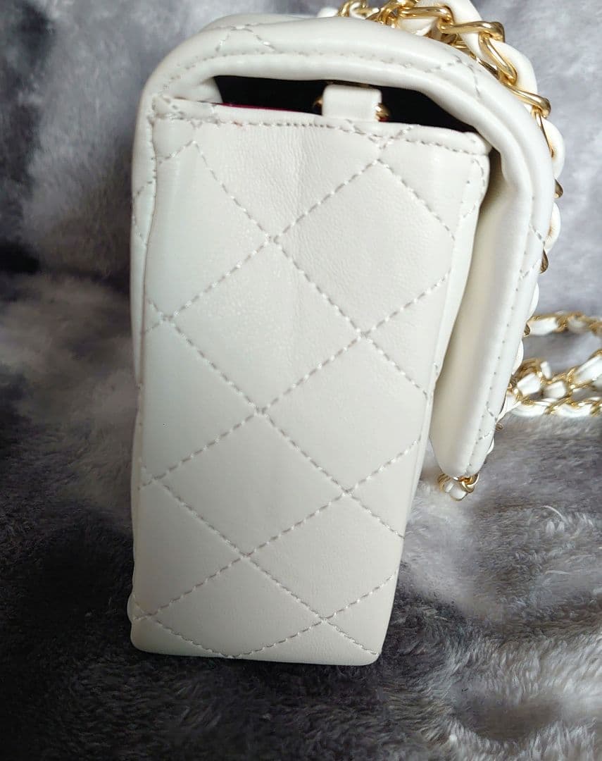 【美品】CHANEL ノベルティホワイトキルティングバッグ