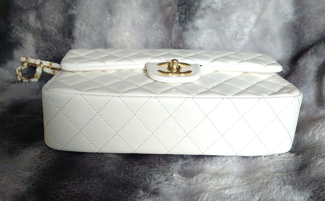 【美品】CHANEL ノベルティホワイトキルティングバッグ