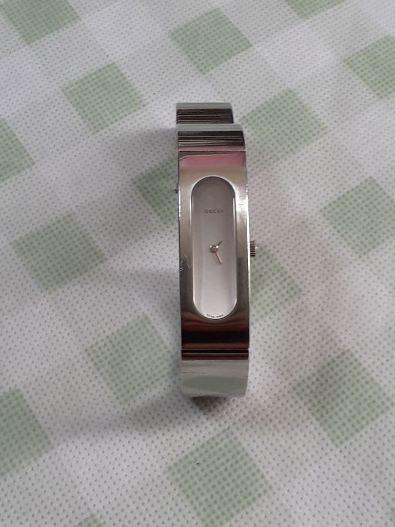 GUCCI シルバー バングル時計