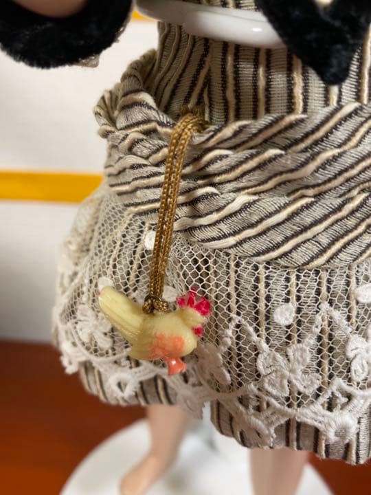 籠を持った　小　ビスクドール