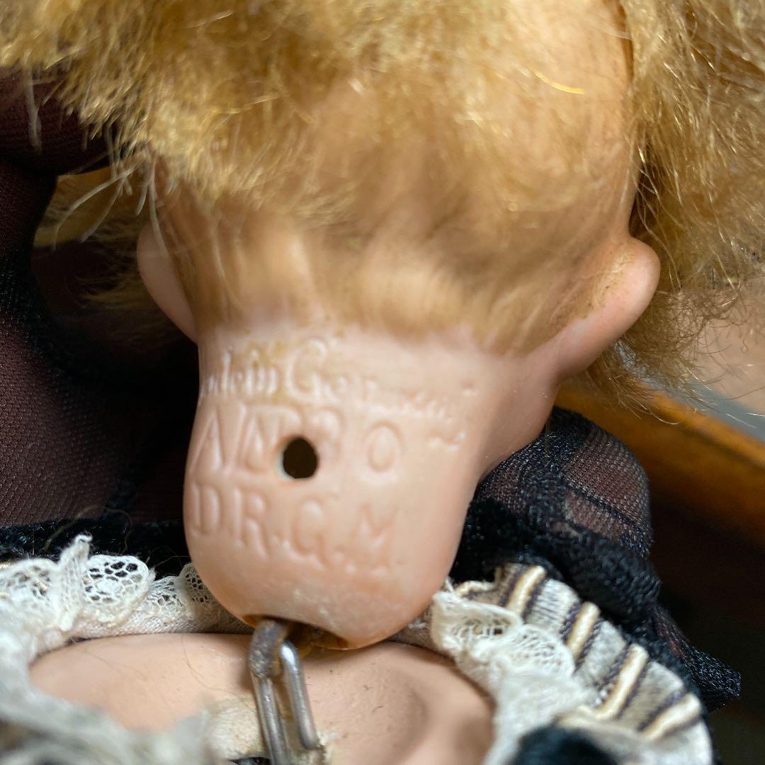 籠を持った　小　ビスクドール