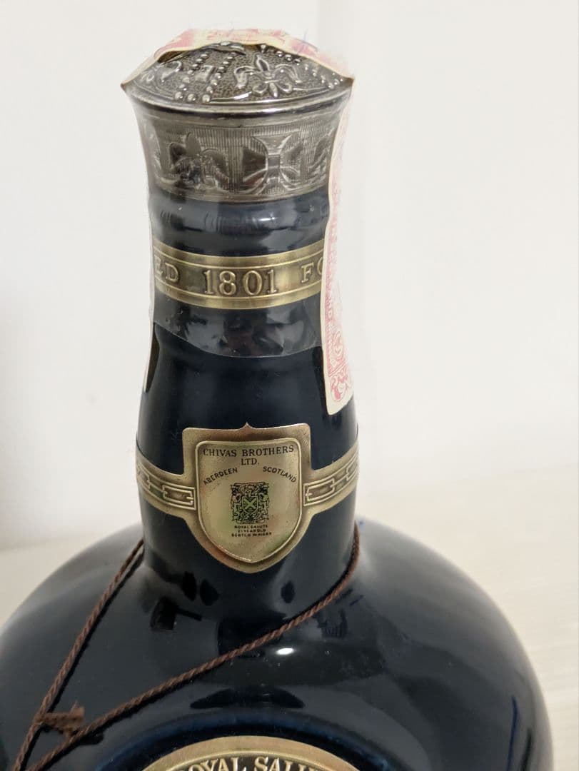 ロイヤルサルート 21年 青陶器ボトル 箱・巾着袋付き