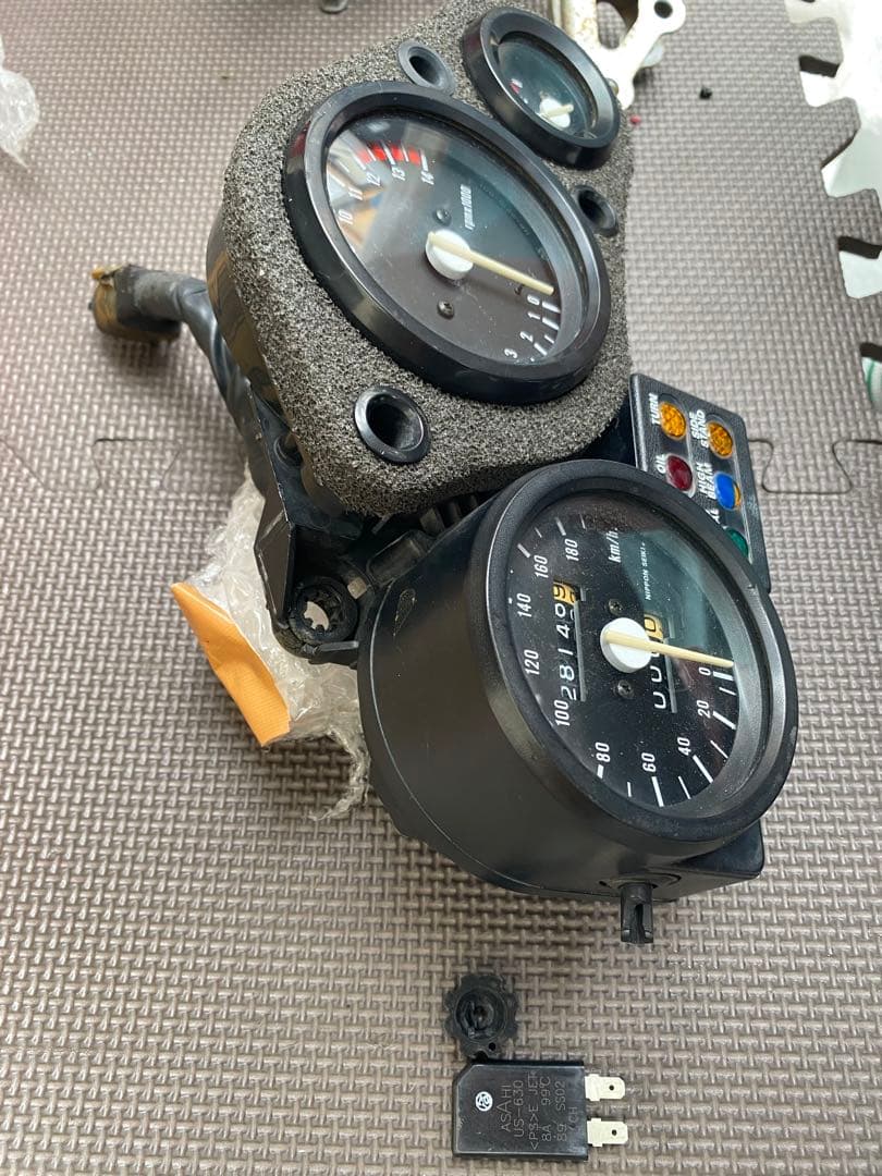 NSR250R SE MC21 純正メーター トリップノブ折れ