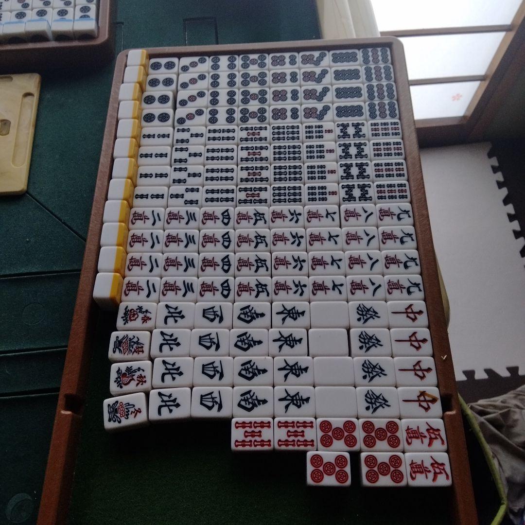 電動麻雀セット 緑色のフェルト卓と牌100000円が今なら80000円