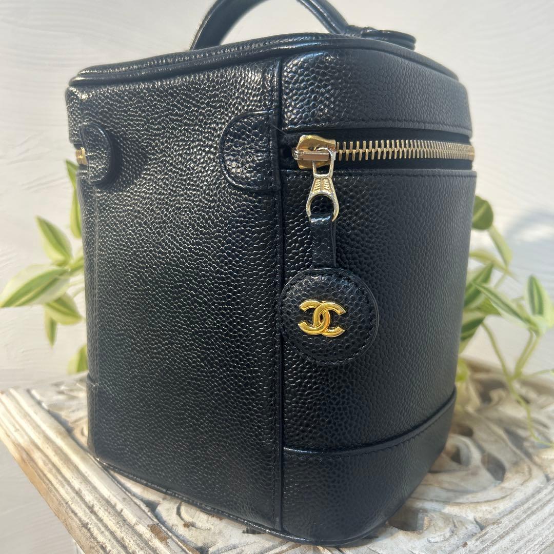 CHANEL ブラック レザー ハンドバッグ