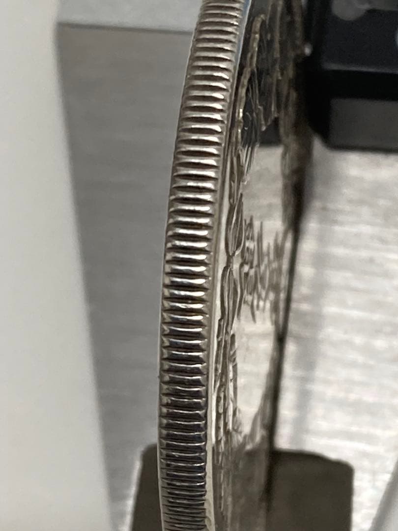 貿易銀　明治8年　菊紋・龍 約27.21g 約38.6㎜