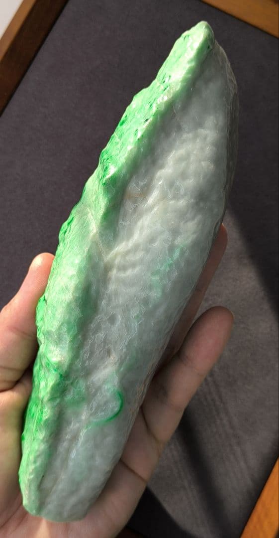 天野太郎【極上】ミャンマー産翡翠の原石(807ｇ)