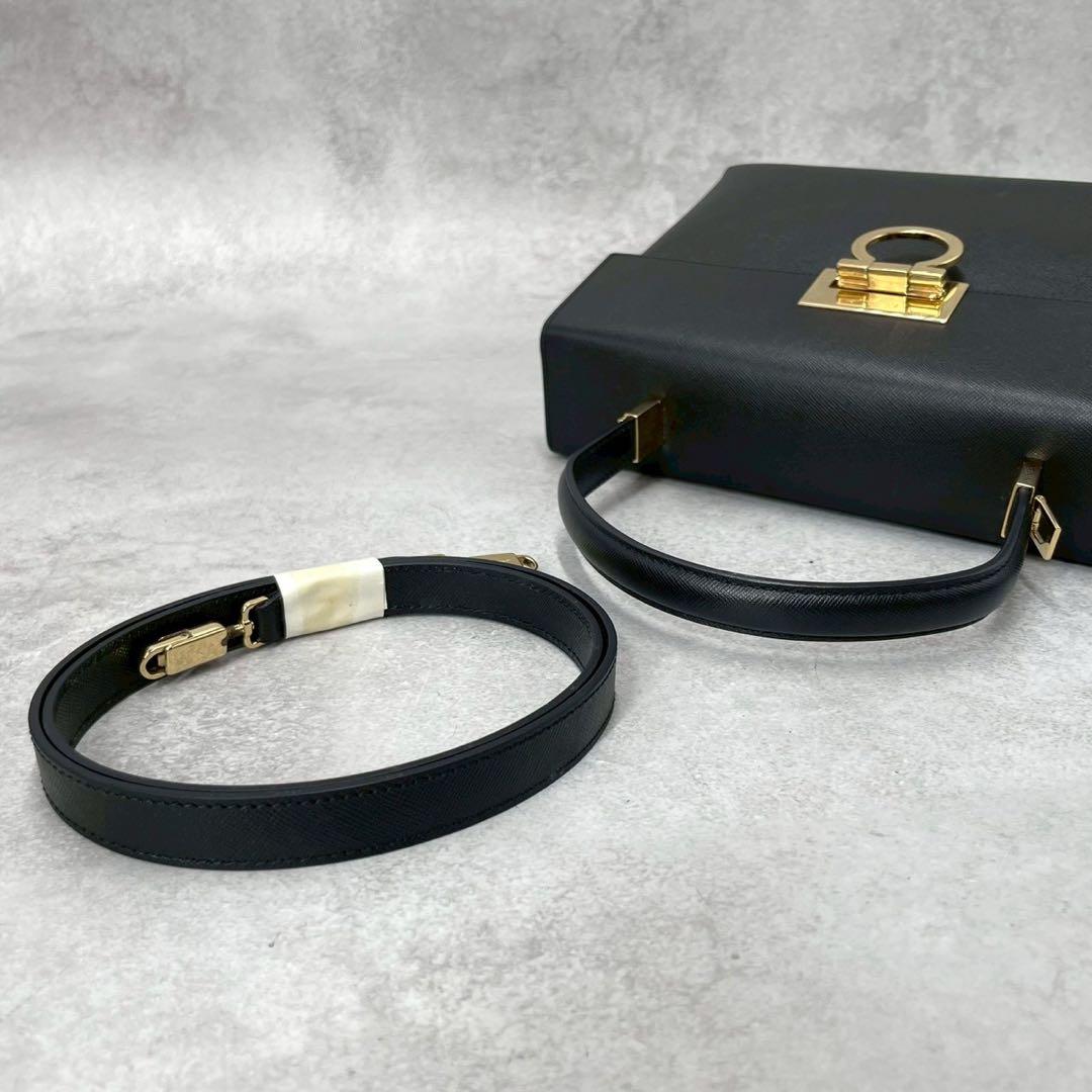 未使用級◎サルヴァトーレフェラガモ　ハンドバッグ　ガンチーニ　サフィアーノ　黒