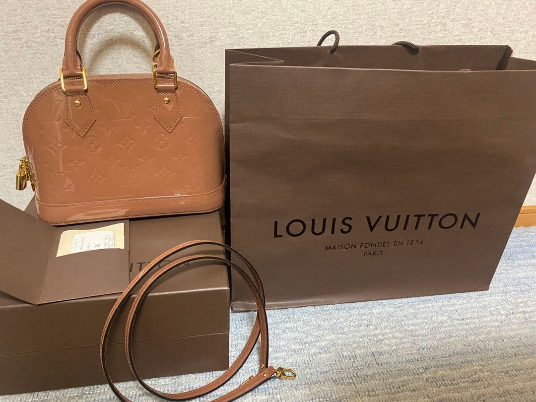 LOUIS VUITTON　ルイヴィトン　 モノグラム ヴェルニ　ベージュピンク