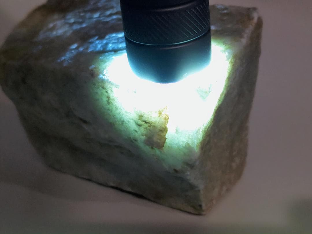 高透過・白 365g 翡翠 ヒスイ 鑑賞石 原石 自然石 誕生石 鉱物 鉱石