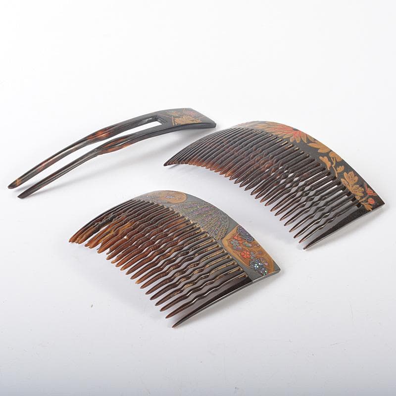 和装小物　黒漆　金蒔絵　螺鈿装飾　簪　櫛　在銘　3点まとめて　V　R6506