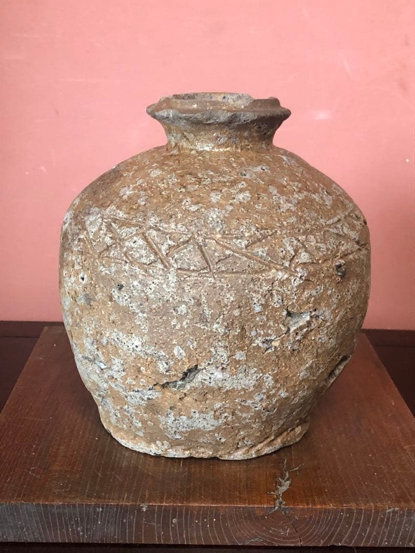 存在感抜群の古信楽桧垣文蹲壷、花生桐箱入