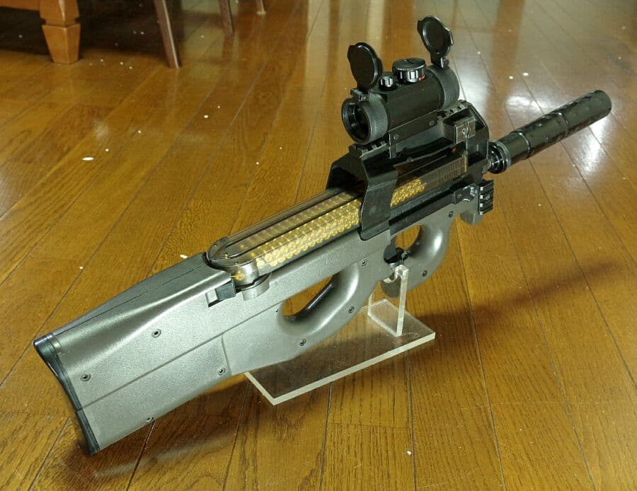 東京マルイ P-90 TR 300連射マガジン&ドットサイト付き