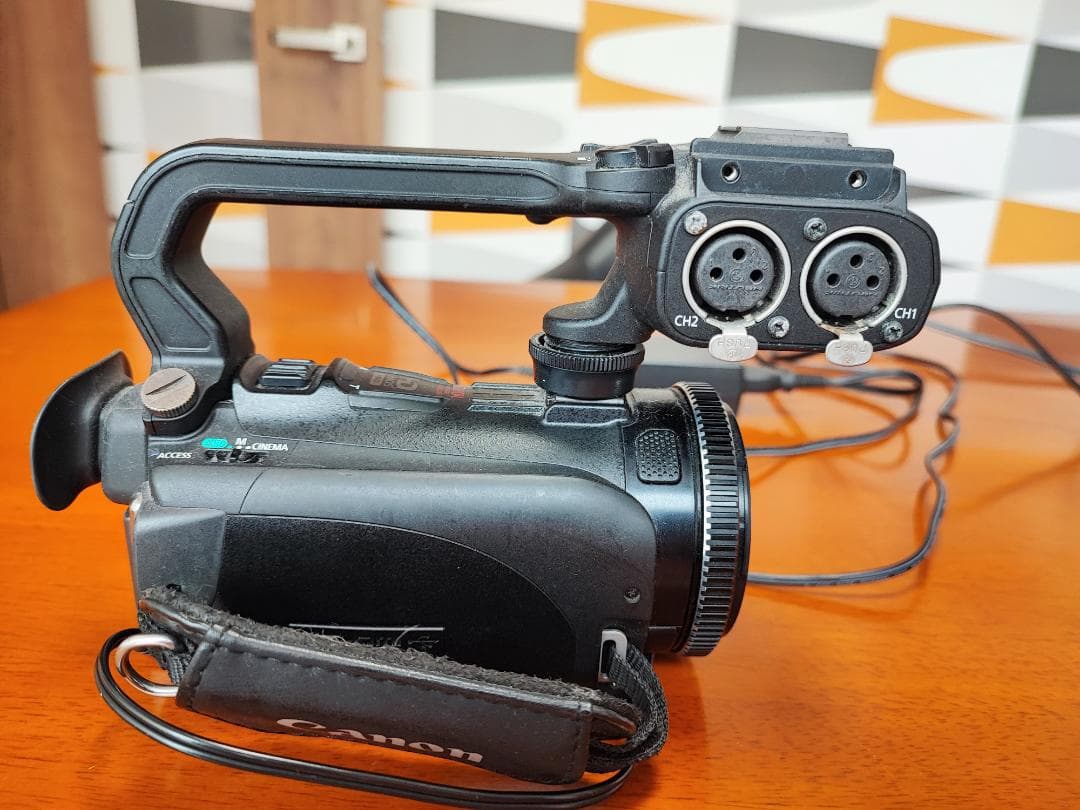 Canon XA10 業務用ビデオカメラ（XLRハンドルユニット付き）