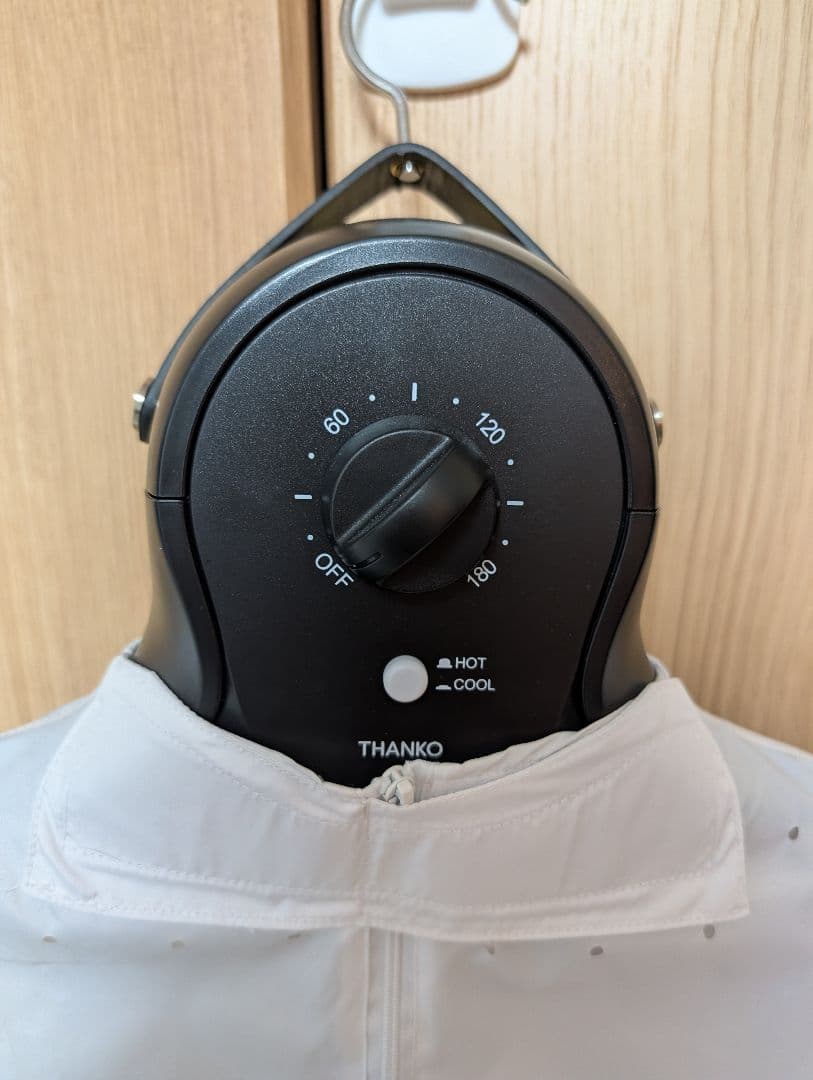 シワを伸ばすハンガー型乾燥機「アイロンいら～ず」 THANKO