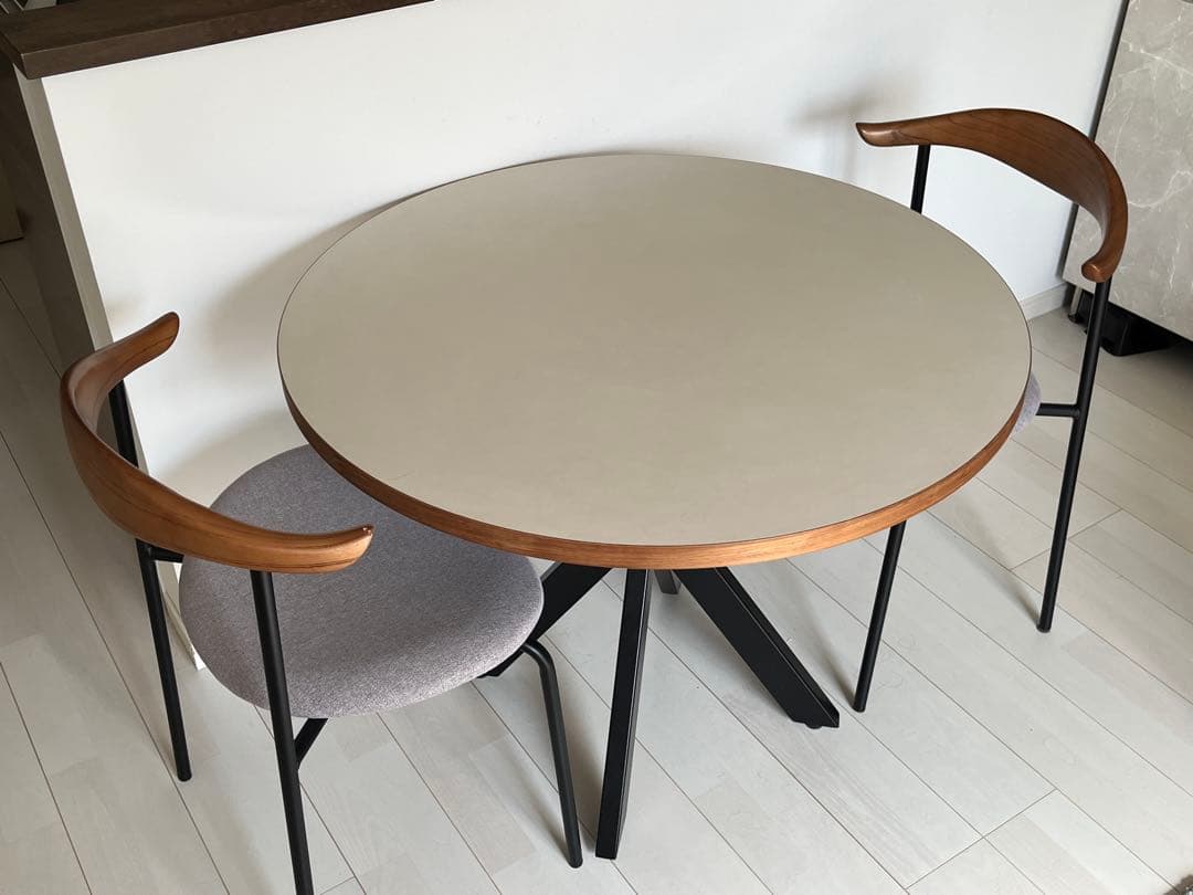 かなでもの　リノリウム　ラウンドテーブル