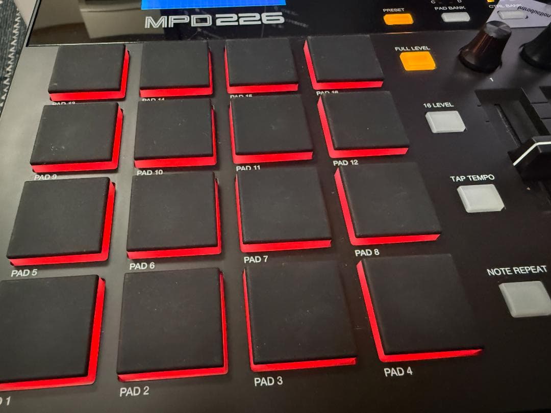 c*k様 美品・使用極小　AKAI MPD226