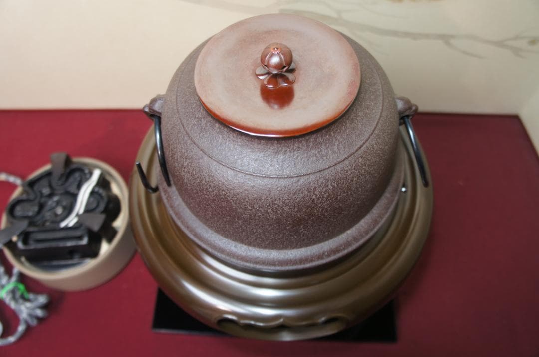☆美品 未使用 在銘真形釜添え 唐銅朝鮮風炉 釜鐶 400W電熱器 敷板送料込み