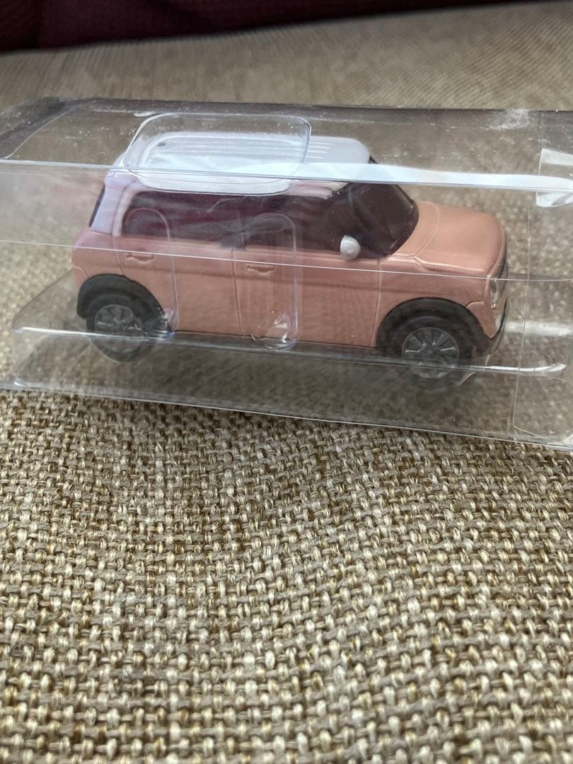 箱付き スズキ　Lapan　ピンクと白のSUVスタイル ミニカー[非売品]