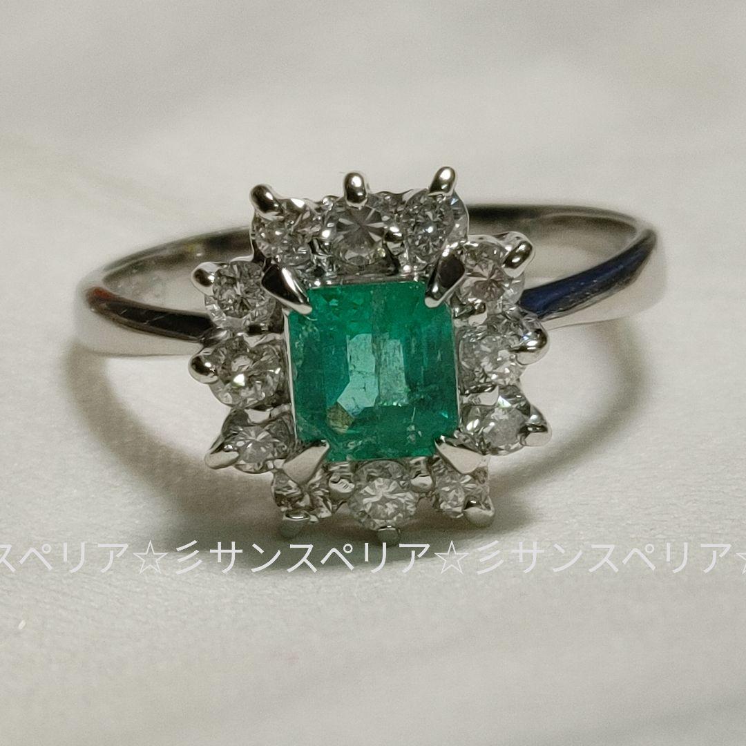 Pt900 エメラルド0.43ctとダイヤモンド0.39ctのフラワーリング