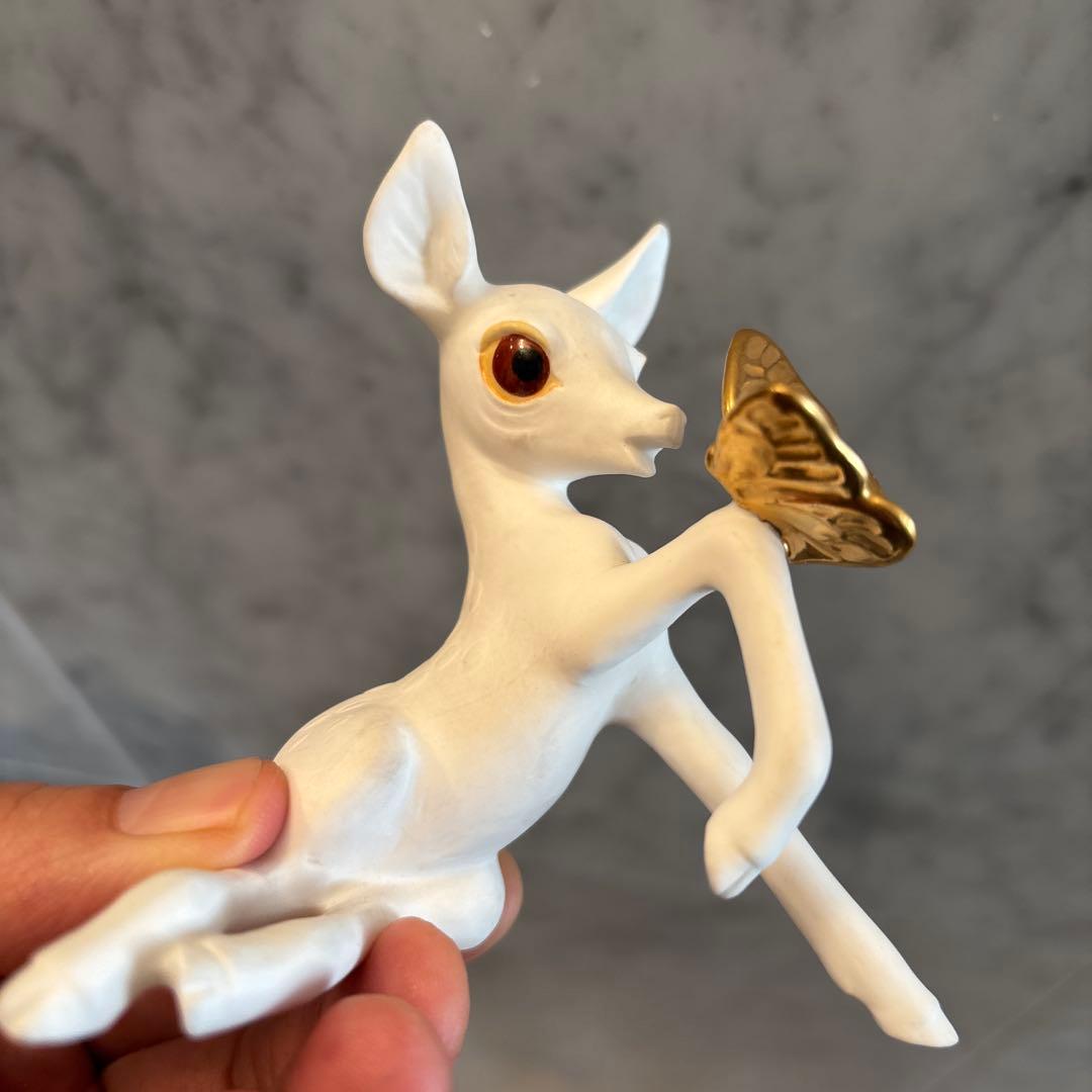 アメリカ70年代　生きているように美しい瞳と金彩の蝶々が素敵なバンビ陶器オブジェ