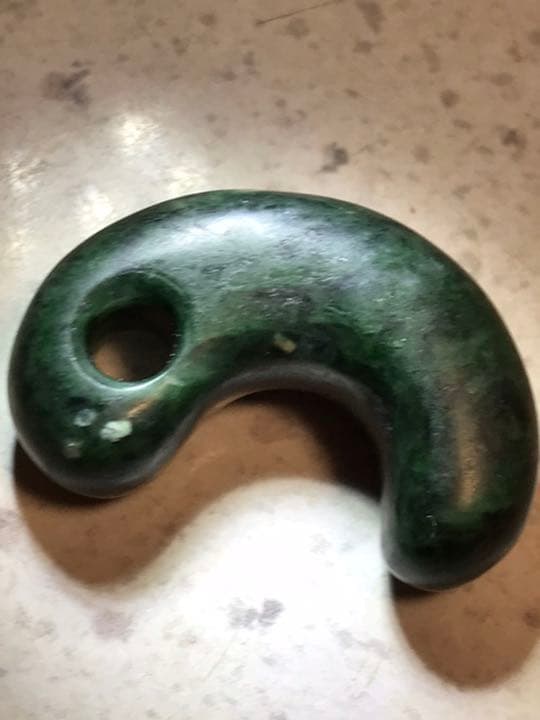 勾玉　深緑　硬玉ヒスイ