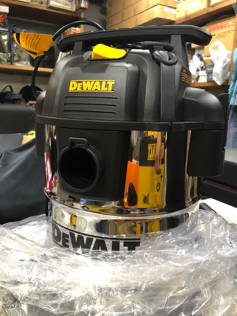 DEWALT デウォルト湿乾両用クリーナー　掃除機　25L