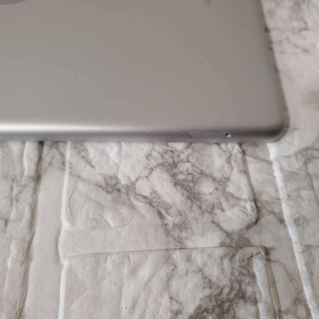 240 iPad 8世代 32GB SIMフリー シルバー