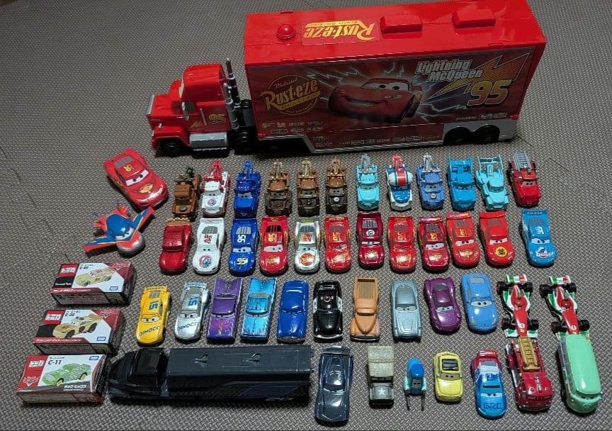 トミカ　カーズ　 約50台とマックトレーラー　バッグ付き　USED　まとめ売り